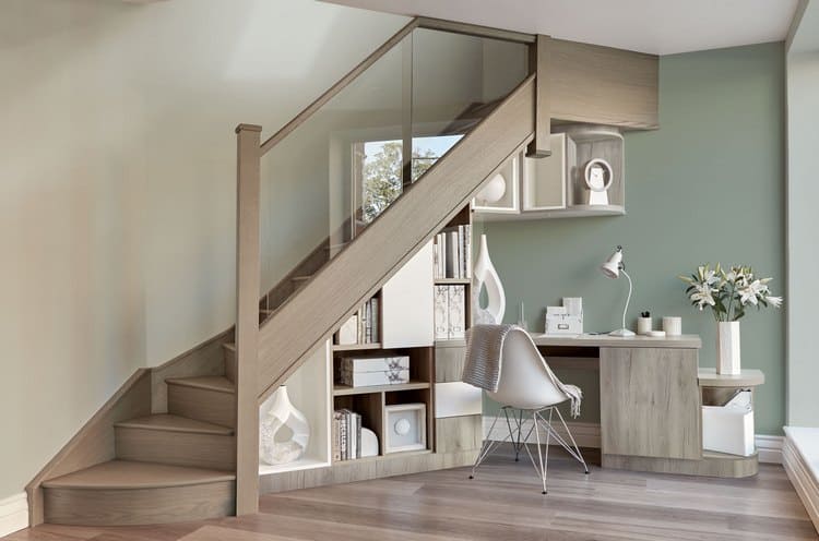 trang tri gam cau thang phong khach (4)